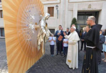 Rome: Pope Francis Blesses Altar for Niepokalanów