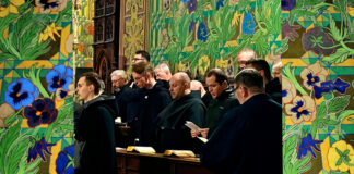 Fiori di Pasqua in Polonia: frati e rifugiati ucraini Cracovia