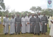 Szesnastu młodych braci składa swoje pierwsze śluby w Arusha – Tanzania Tanzania