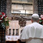 Assisi Welcomes Pope Leo XIV: Prayer and Fraternity in the Crypt of St. Francis Papa Leone XIV