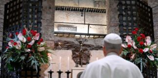 Assisi accoglie il Papa Leone XIV: momenti di preghiera e fraternità nella cripta di San Francesco Papa Leone XIV