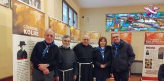 Inauguración de la exposición kolbiana en Carini durante el encuentro siciliano de la Milicia de la Inmaculada