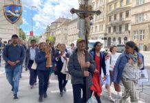 Más de 200 fieles en la primera Marcha de San Antonio por Viena Vienna