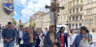 Más de 200 fieles en la primera Marcha de San Antonio por Viena Vienna